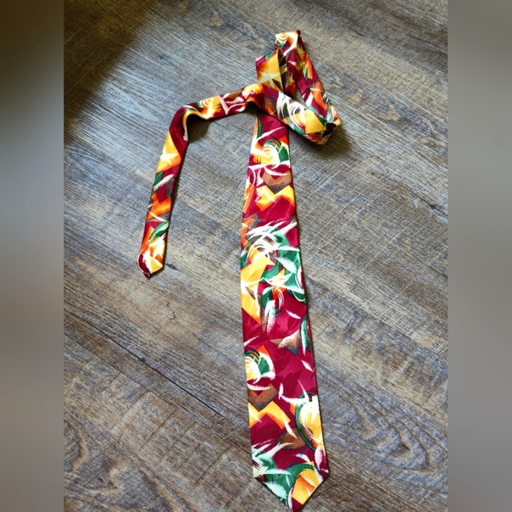 Vintage Retro Mario Valentino Necktie Abstract Pattern 100% Italian Silk Tie